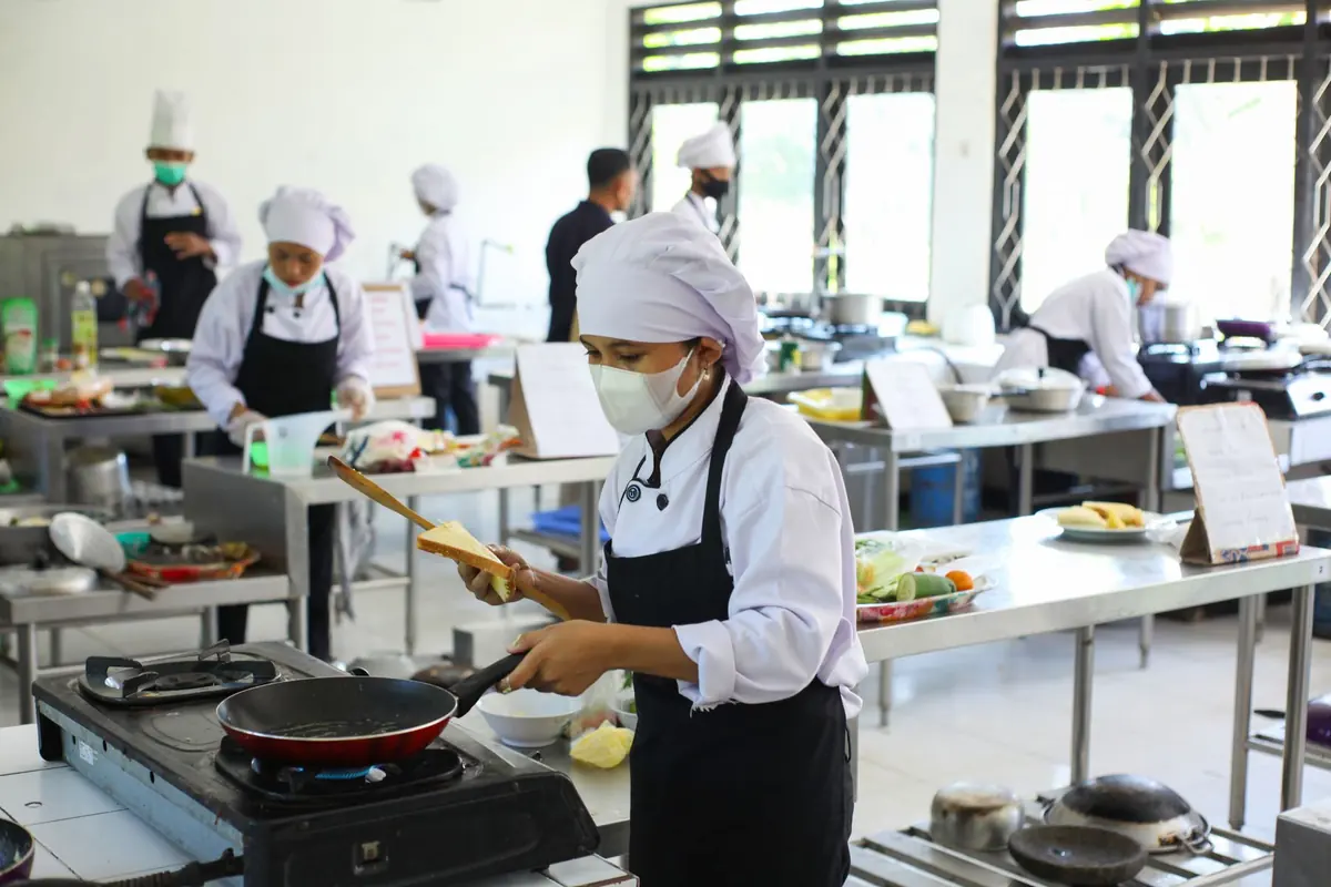 Session de formation à l'hygiène alimentaire en cuisine pédagogique