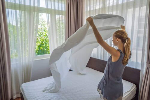 Controle de punaise de lit dans le linge de maison